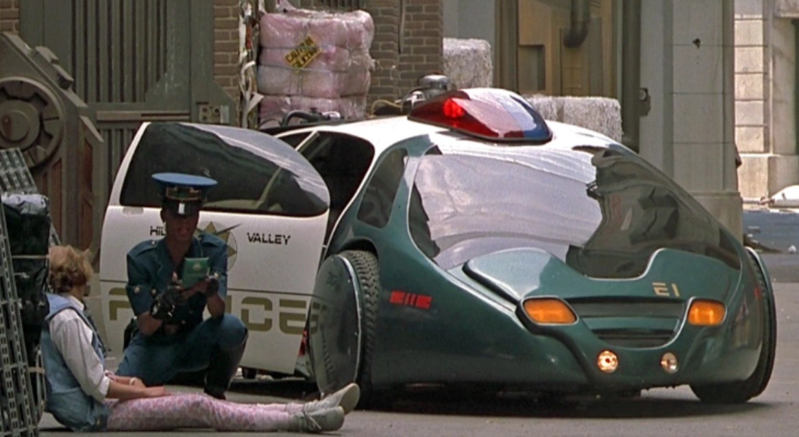 Futuristic Police Car Gene Winfield — Back to the Future II: Futuristic Designed to look functional in 2015, it became a cult piece of the trilogy universe. — Photo: Reproduction