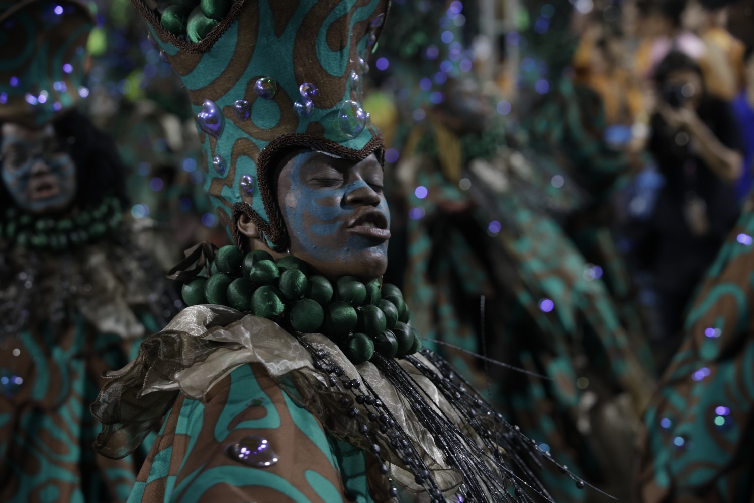 Desfile da Mangueira — Foto: Guito Moreto / Agência O Globo