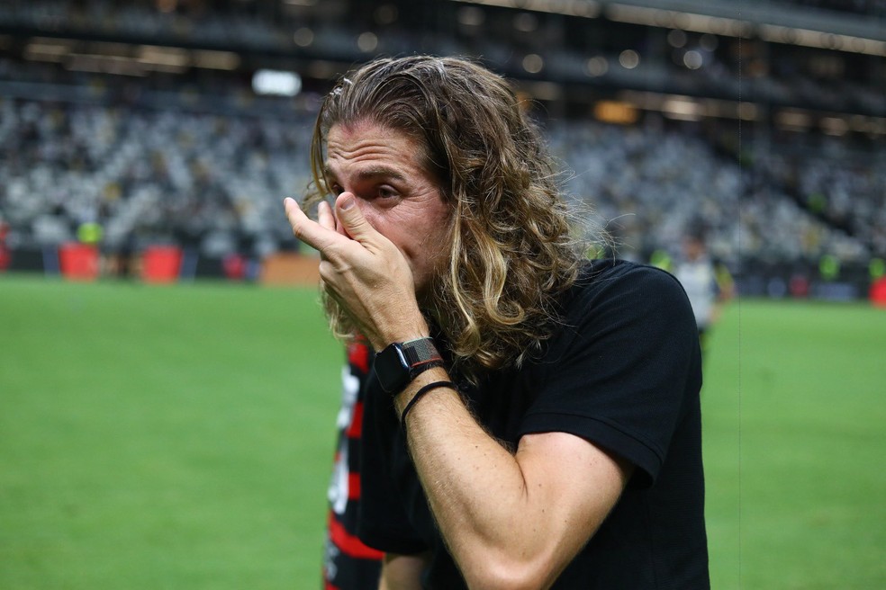 Filipe Luis was emotional after winning the Brazilian Cup with Flamengo - Photograph: Gilvan de Souza/CRF