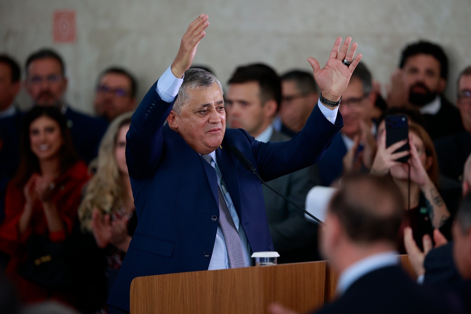 Guimarães diz que governo Lula atua para derrotar relatório da CPI que pede indiciamento de ministros do STF: 'É um absurdo'