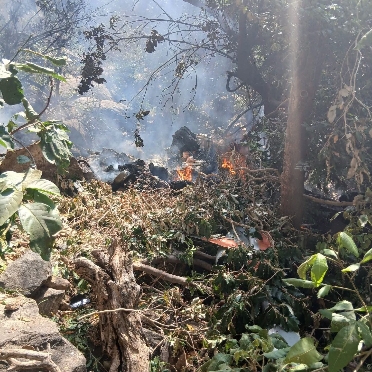 Helicóptero turístico cai no Quênia e deixa vítimas no Monte Lolokwe; vídeo - QTU Questões do Universo