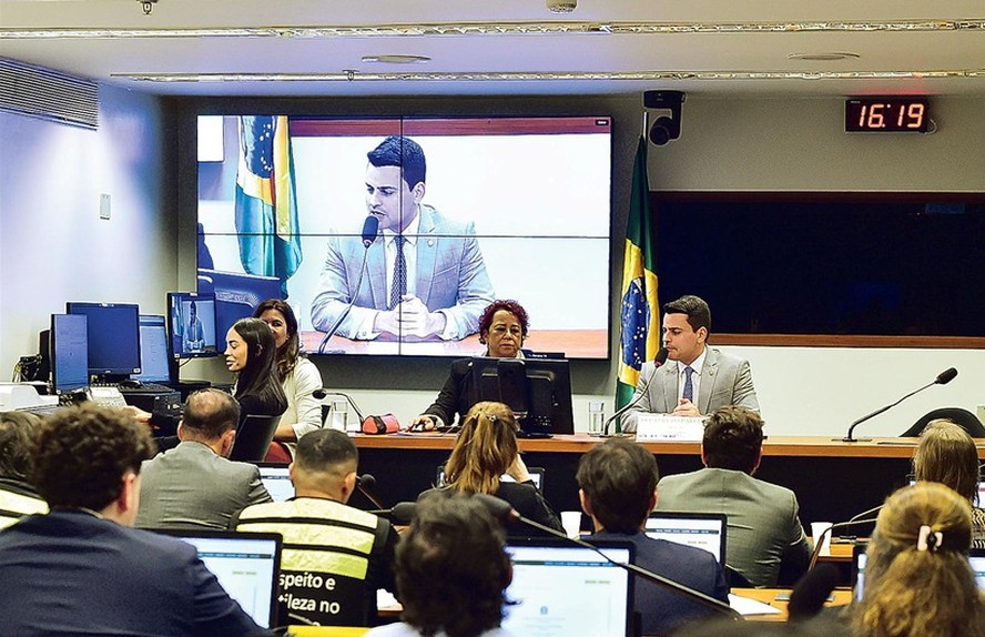 Audiência na Comissão de Desenvolvimento Urbano, presidida por Yury do Paredão (com microfone): colegiado da Câmara aprovou a jato emendas