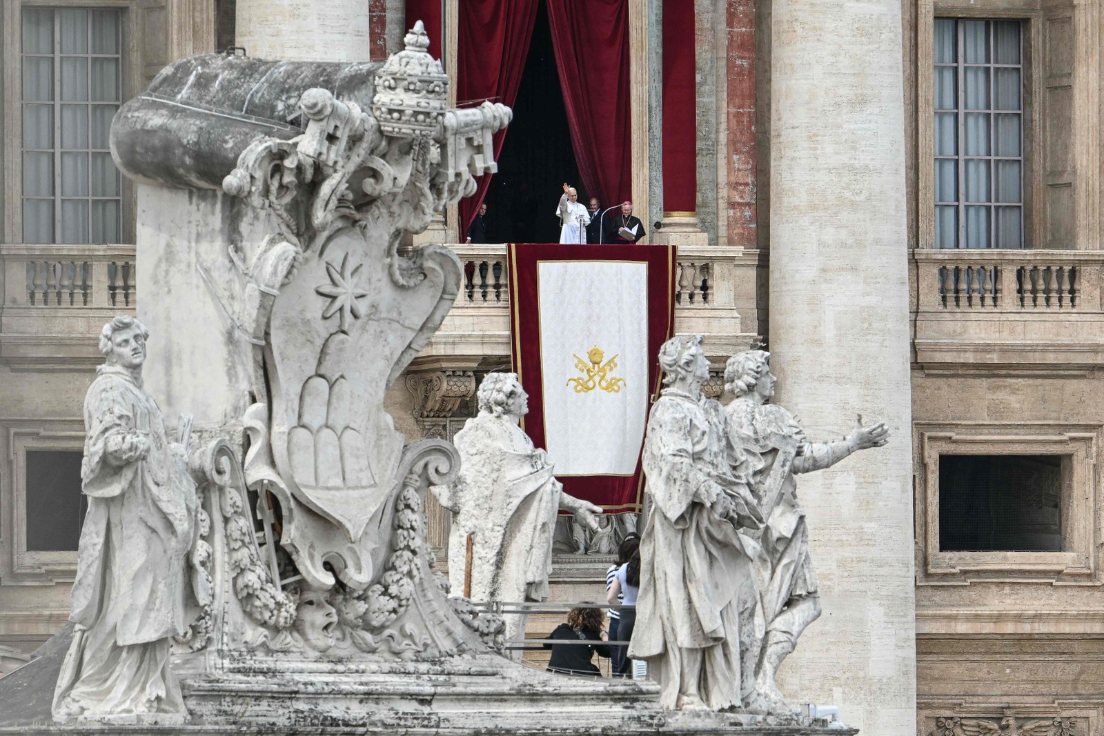 Pope Leo XIV on the balcony of St. Peter's Basilica — Photo: Stefano Rellandini / AFP