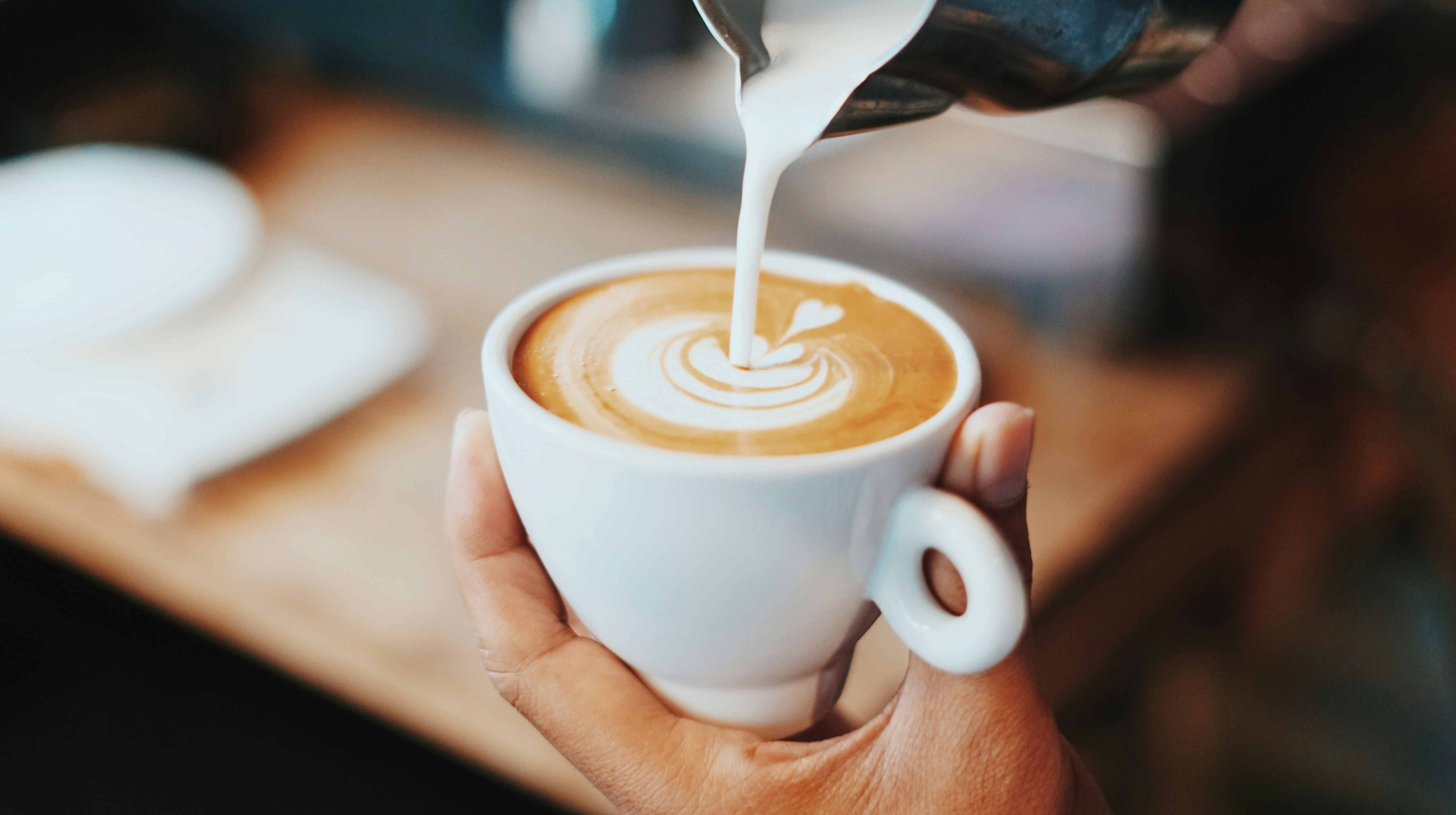 O café aumenta a pressão arterial? Veja quanto realmente é seguro consumir