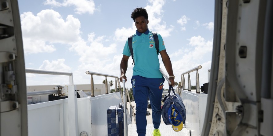 Jovem destaque da seleção brasileira, Endrick embarcou para Los Angeles ...