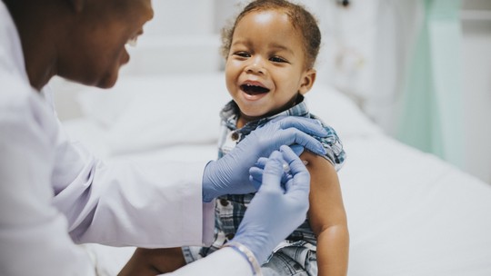 DF descarta 3.500 doses de CoronaVac, mais do que o número de crianças de 3 e 4 anos vacinadas