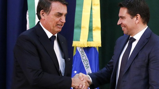 TSE não consegue notificar Ramagem em ação que mira Bolsonaro por abuso de poder