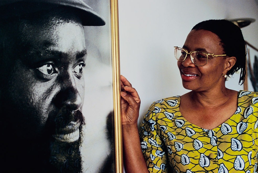 Graça ao lado de Samora Machel, seu primeiro marido e primeiro presidente de Moçambique — Foto: Getty Images