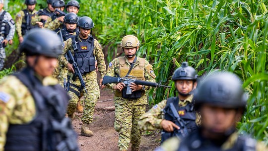 Bukele impõe cerco militar a região de El Salvador em mais uma medida para deter membros de gangues