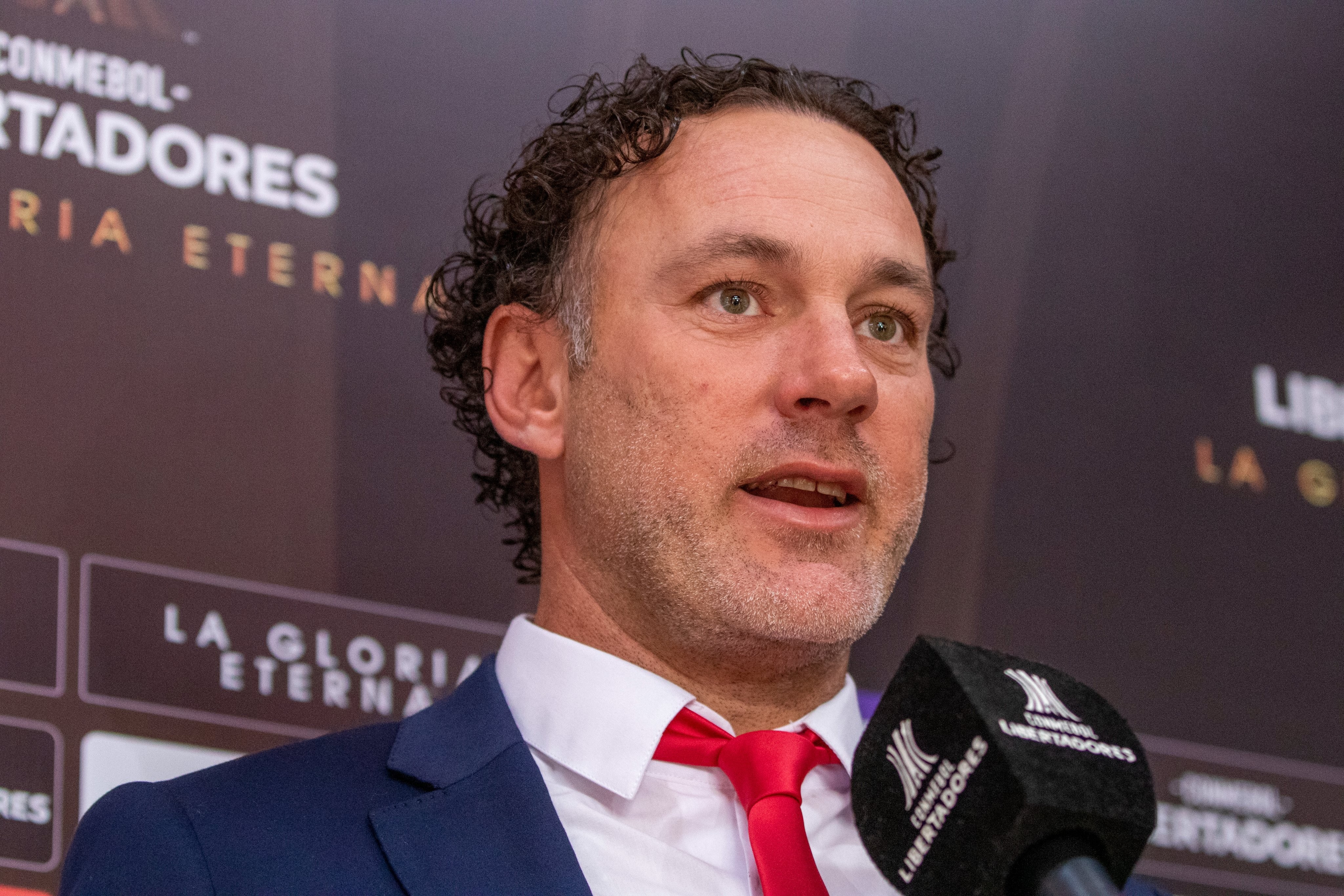 Ex-Atlético-MG, Gabriel Milito vira alvo de questionamentos no Chivas após oito jogadores sofrerem lesões musculares