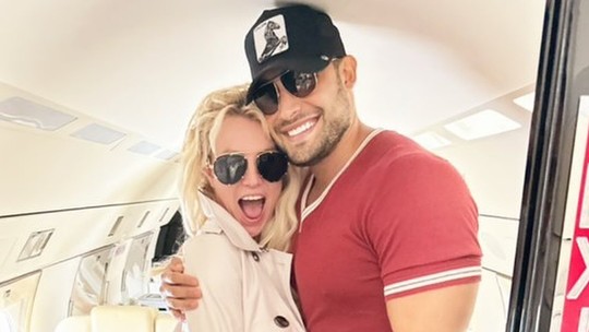 Marido de Britney Spears, Sam Asghari, diz que foi atacado enquanto dormia pela cantora 