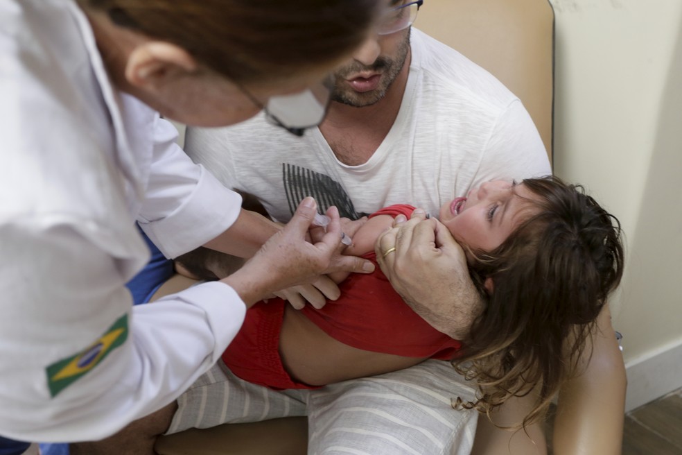 Aumento de número de casos de síndromes respiratória aguda grave. Lívia El-Kareah — Foto: Marcelo Theobald/ Agência O GLOBO
