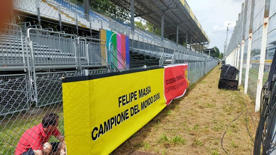 Em Monza, torcedores da Ferrari declaram em faixa: 'Felipe Massa, campeão do mundo 2008'