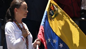 María Corina Machado tenta voltar à Venezuela três vezes em 24 horas enquanto Delcy Rodríguez está na ONU