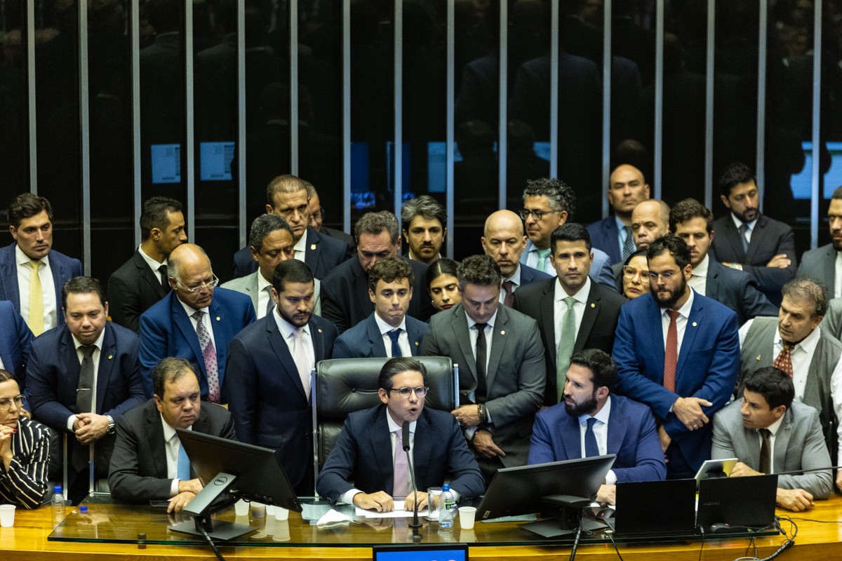 Acordo por fim do motim une Centrão e bolsonaristas para blindar parlamentares do Judiciário