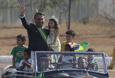 Goleiro Bruno diz apoiar Bolsonaro e critica Lula: 'Eu não vivo do