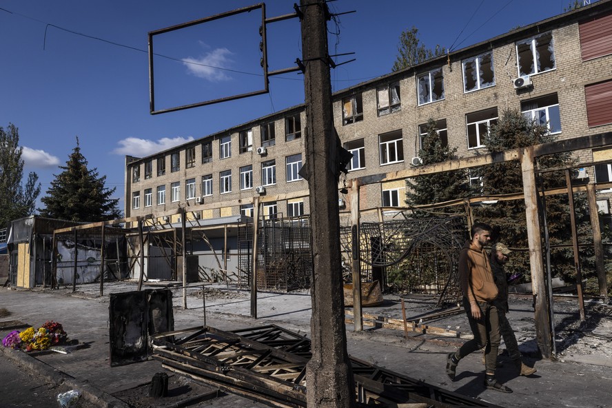 Mercado atingido por míssil em 6 de janeiro, na cidade ucraniana de Kostantinovka