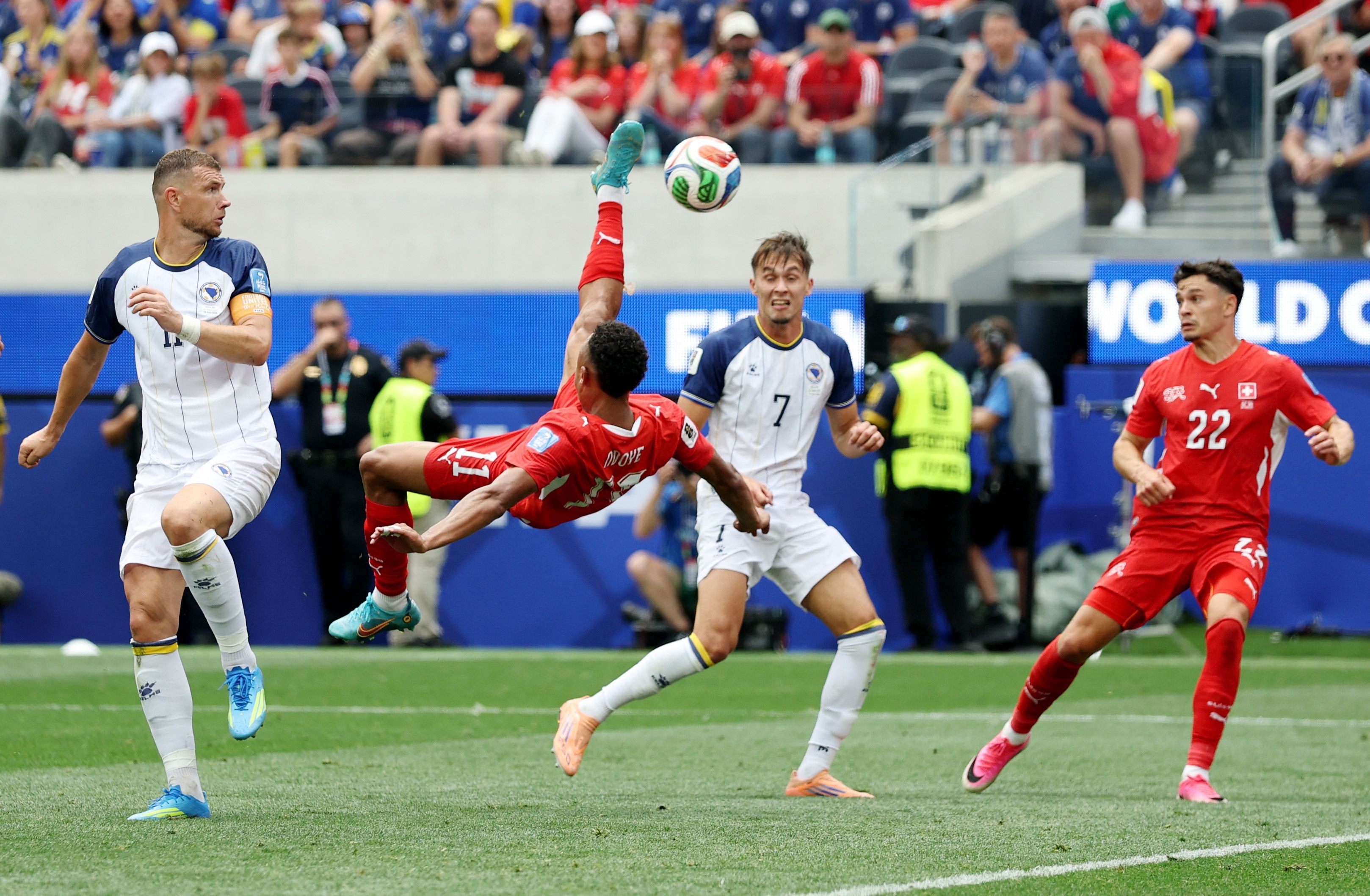 Copa do Mundo: Suíça 3 x 1 Bósnia; suíços matam o jogo contra os bósnios, que descontam em fim de jogo frenético; siga ao vivo
