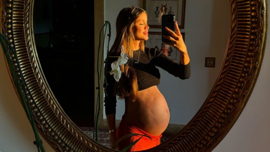 Grávida de gêmeos, Biah Rodrigues atualiza foto da barriga: 'Curvas mais lindas'
