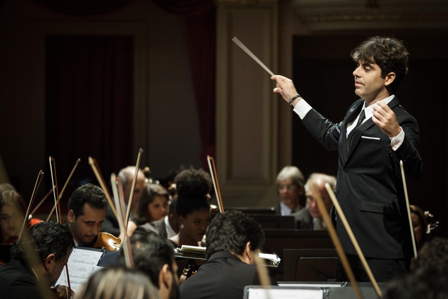 Maestro Daniel Guedes e a Orquestra Sinfônica Nacional