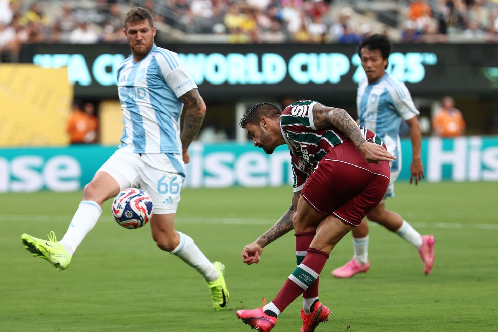 Everaldo em ação contra o Ulsan — Foto: Fluminense