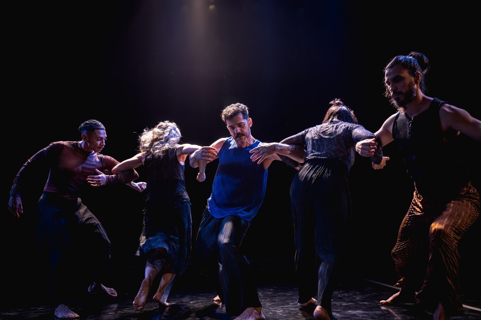 Cena do espetáculo de dança'Matéria' — Foto: Renato Mangolin