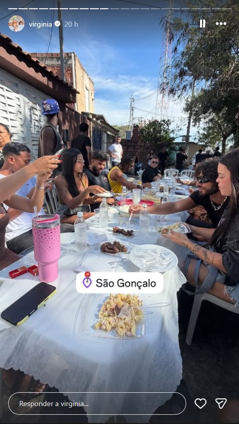 Virginia aproveita churrasco com amigos e familiares de Vini Jr em São Gonçalo — Foto: Reprodução/Instagram