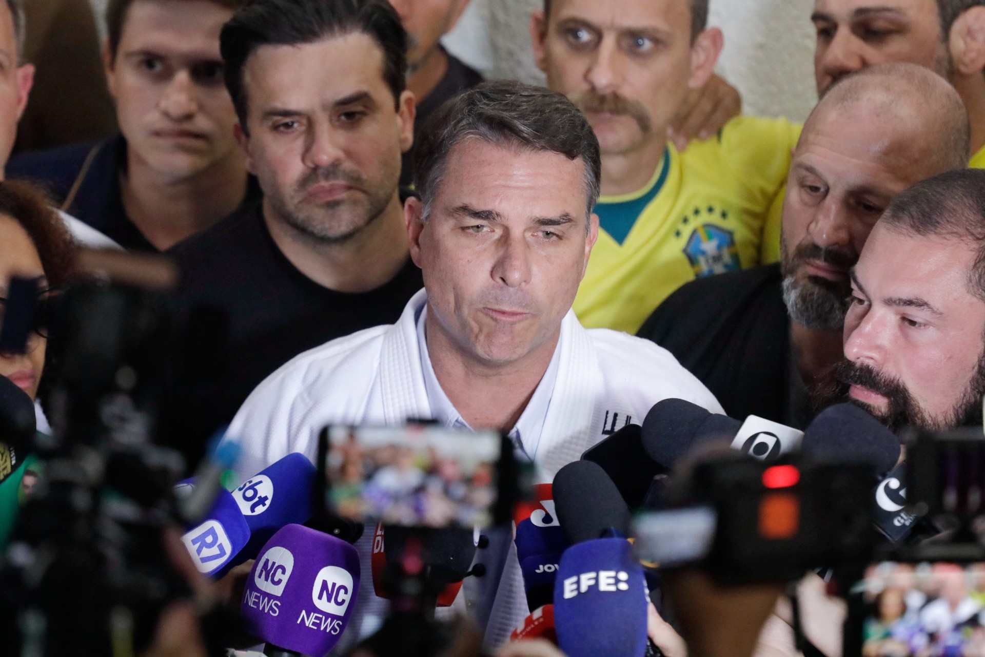 Flávio Bolsonaro recebe apoio de Pablo Marçal e integra ex-coach à equipe da campanha: 'Trazer o empreendedorismo'