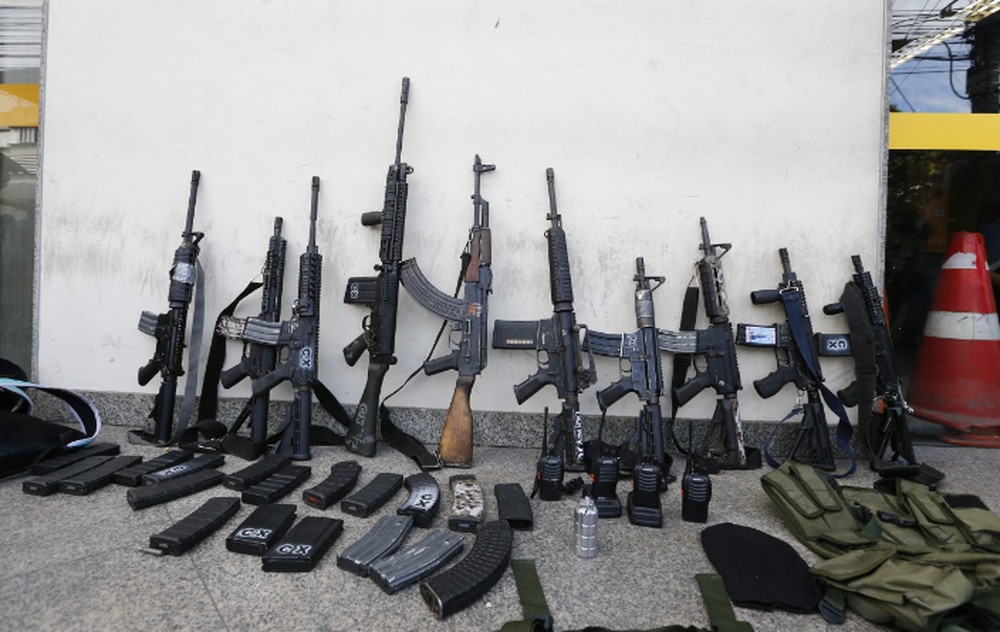 O primeiro fuzil AR-15 apreendido do tráfico no Rio e a reação do ...