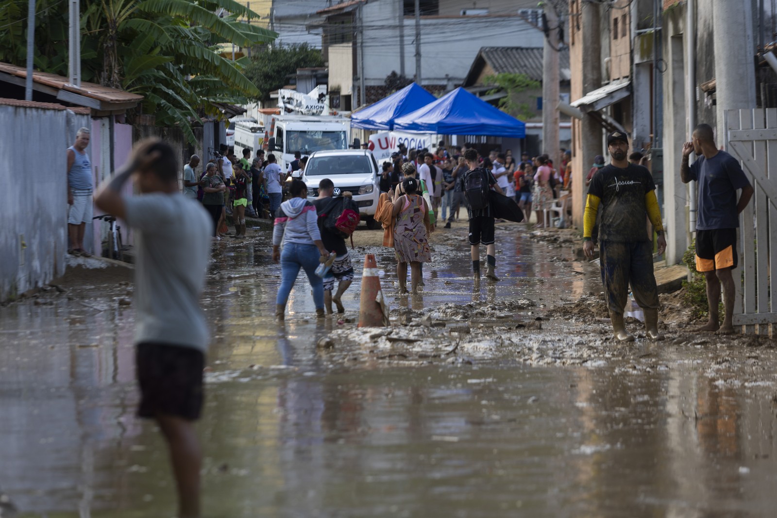 Chuva deixou rastro de destruição no Bairro Itatinga, em São Sebastião (SP) — Foto: Maria Isabel Oliveira/ Agência O Globo