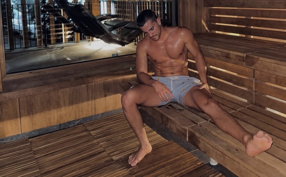 André Lamoglia na sauna: pós-treino — Foto: Reprodução