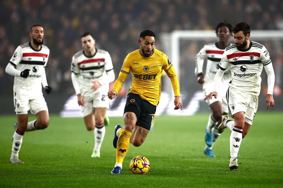 Matheus Cunha em ação pelo Wolverhampton — Foto: HENRY NICHOLLS / AFP