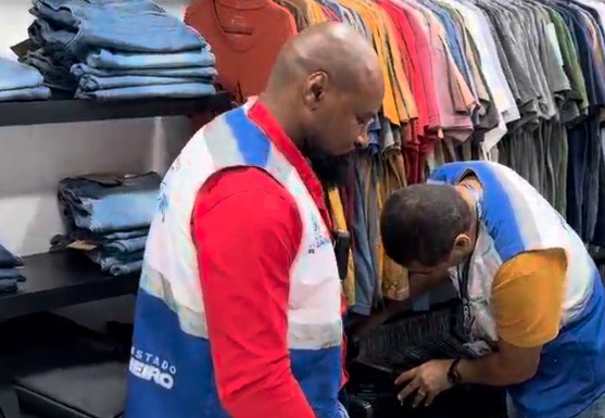 Loja com roupas falsificadas é interditada em Campo Grande