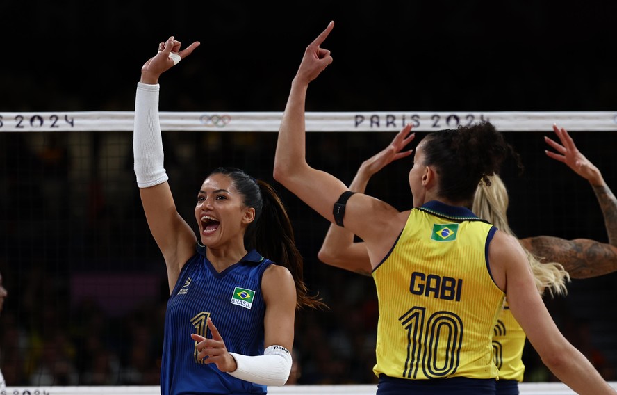 Seleção feminina de vôlei vence por 3 sets a 0 e chega na semifinal