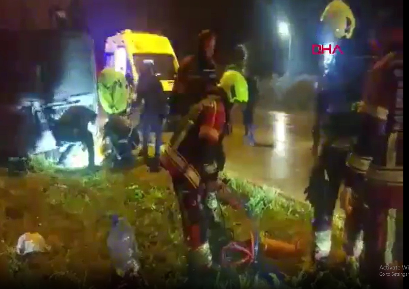 Acidente de ônibus deixa ao menos três mortos e 22 feridos em rodovia na Turquia; vídeo