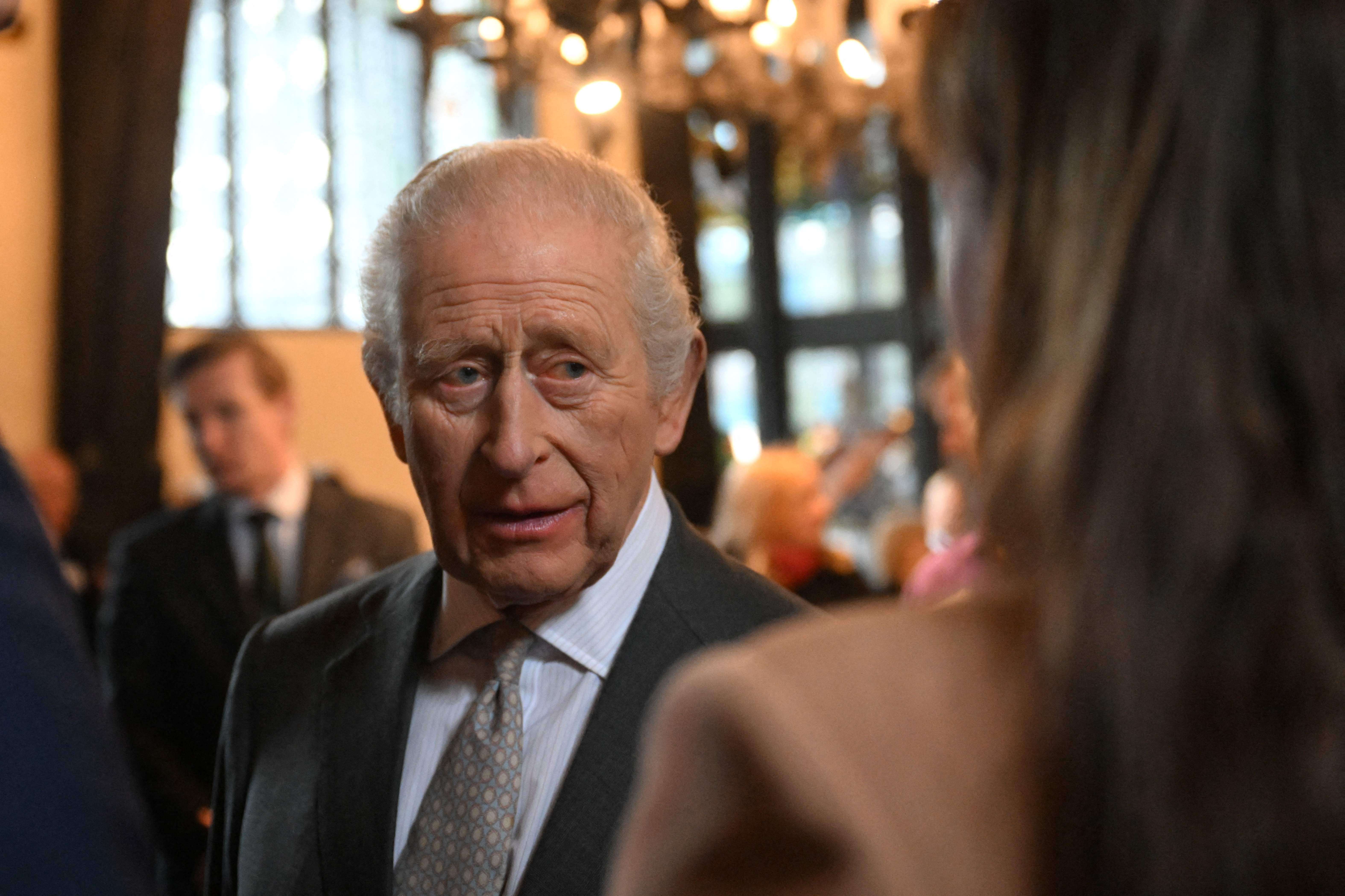 Charles III se diz pronto para colaborar com a pol&iacute;cia em investiga&ccedil;&atilde;o sobre liga&ccedil;&otilde;es entre ex-pr&iacute;ncipe Andrew e Epstein