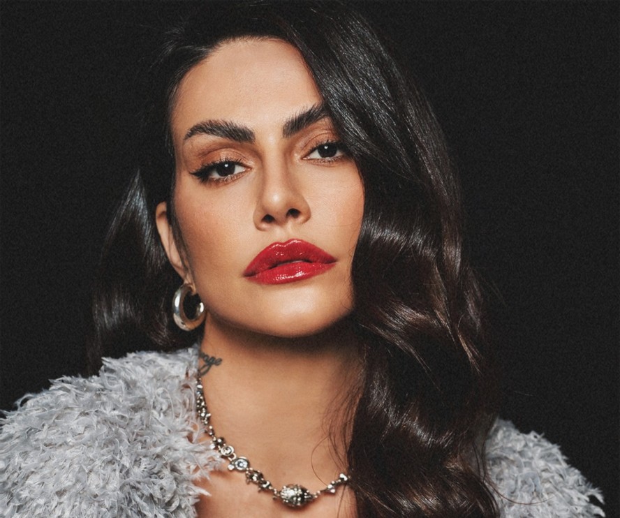 Cleo fala sobre a carreira de atriz e cantora, da família e do casamento