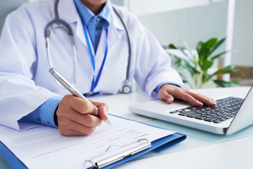 Enamed: com 30% das graduações de Medicina consideradas insatisfatórias,  veja o desempenho dos cursos por estado