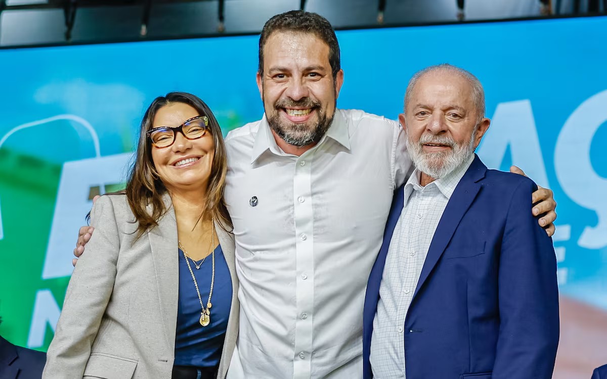 Em live com Boulos, Lula pede voto das mulheres no candidato do PSOL em SP