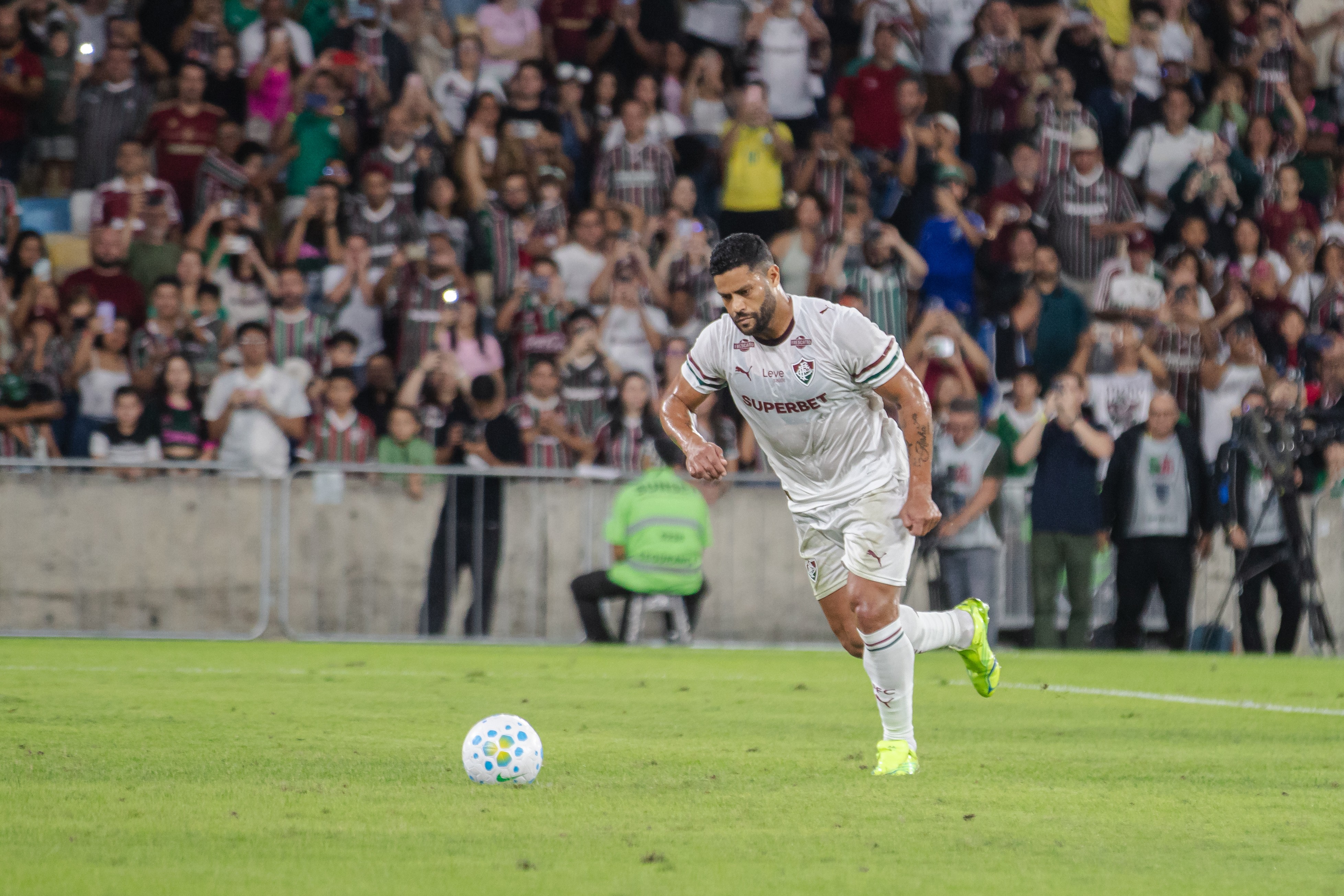 Hulk marca primeiro gol pelo Fluminense em amistoso contra o Bahia