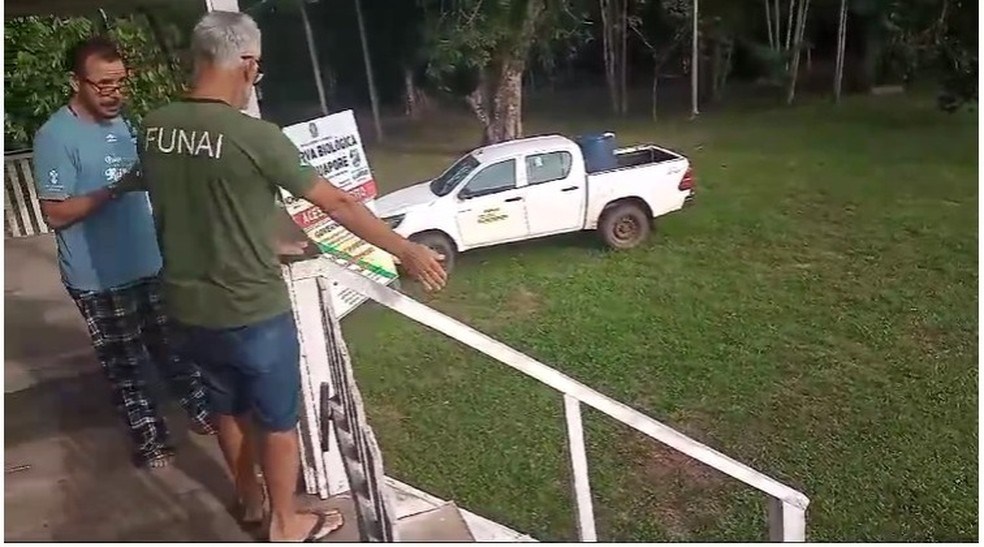 O experiente agente Paulo Pereira da Silva explica como foi a 'visita' inesperada dos massaco à base — Foto: Altair Algayer
