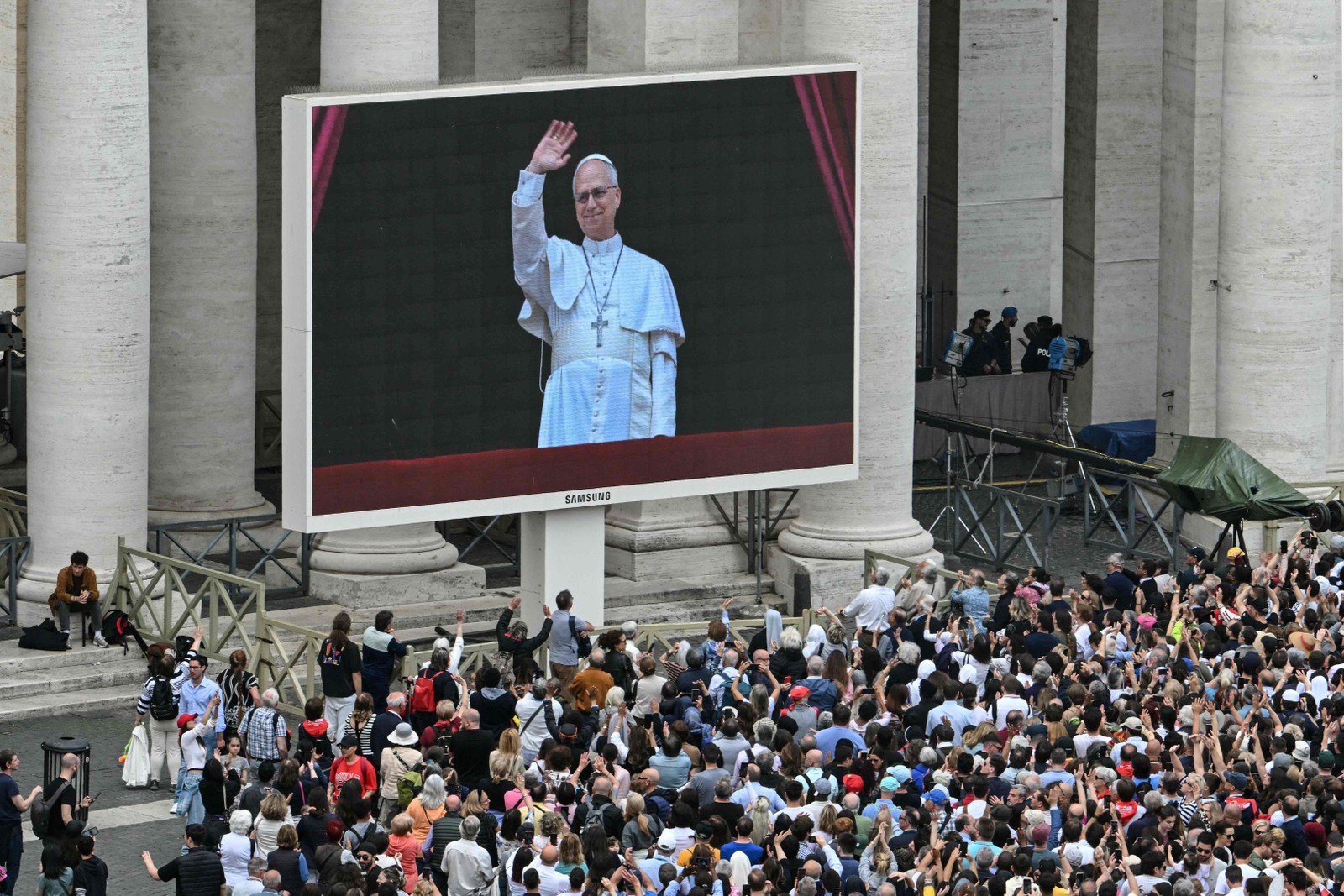 Believers gather in St. Peter's Square on the day Pope Leo XIV leads the Regina Caeli prayers in Vatican City on May 11, 2025. — Photo: Stefano Rellandini / AFP