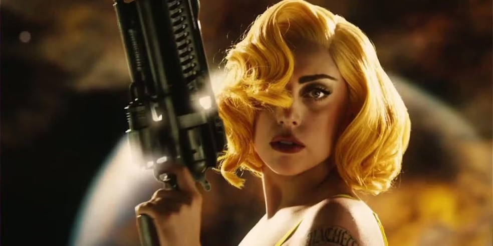 Lady Gaga em cena de "Machete mata" (2013) — Foto: Reprodução