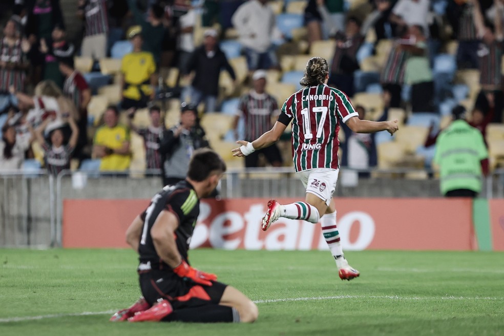 Canobbio festeja seu gol no Maracanã — Foto: LUCAS MERÇON / FLUMINENSE F.C.