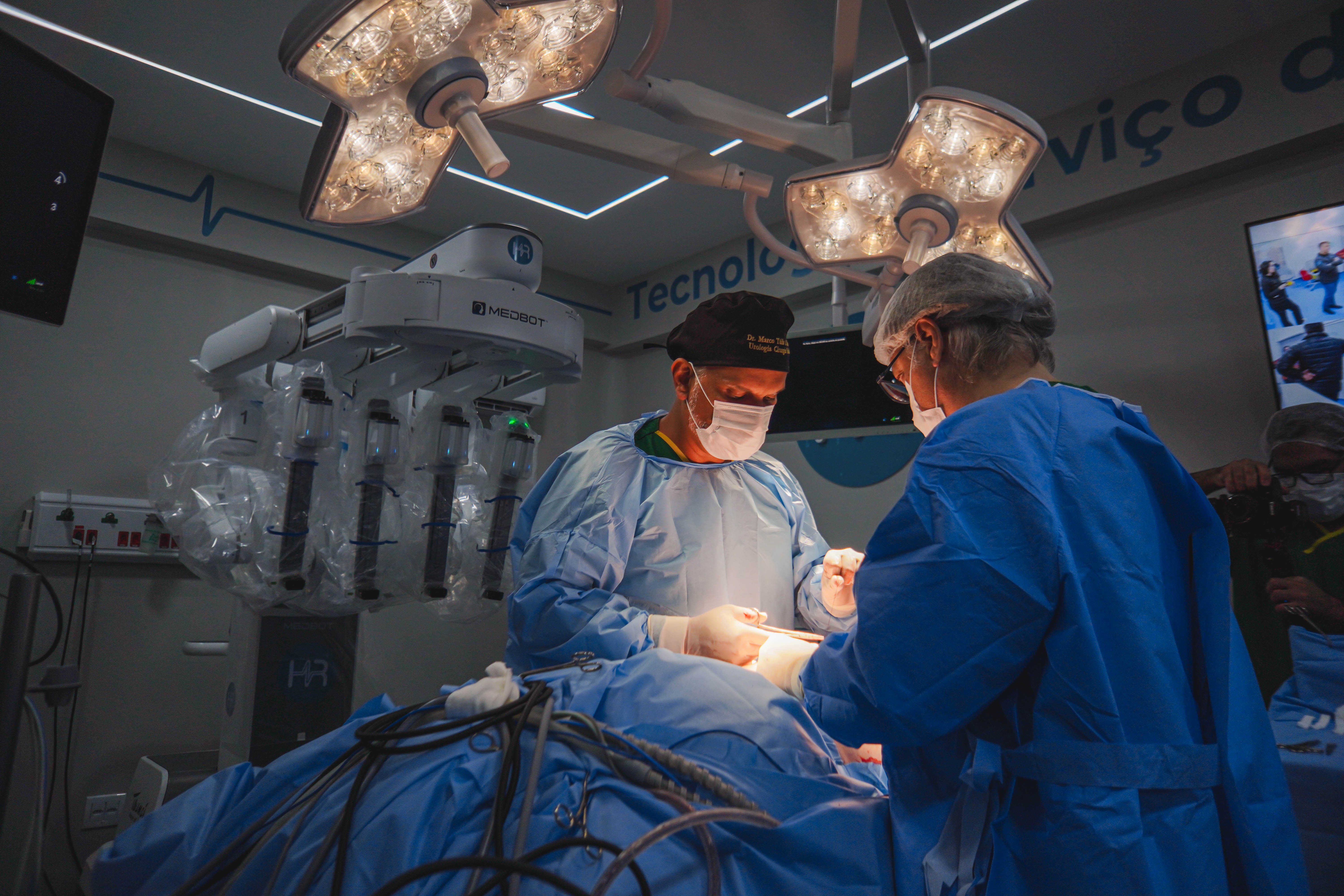 E se a internet falhar? Entenda estrutura que garantiu segurança de cirurgia com médico a 3 mil km de distância em GO - QTU Questões do Universo