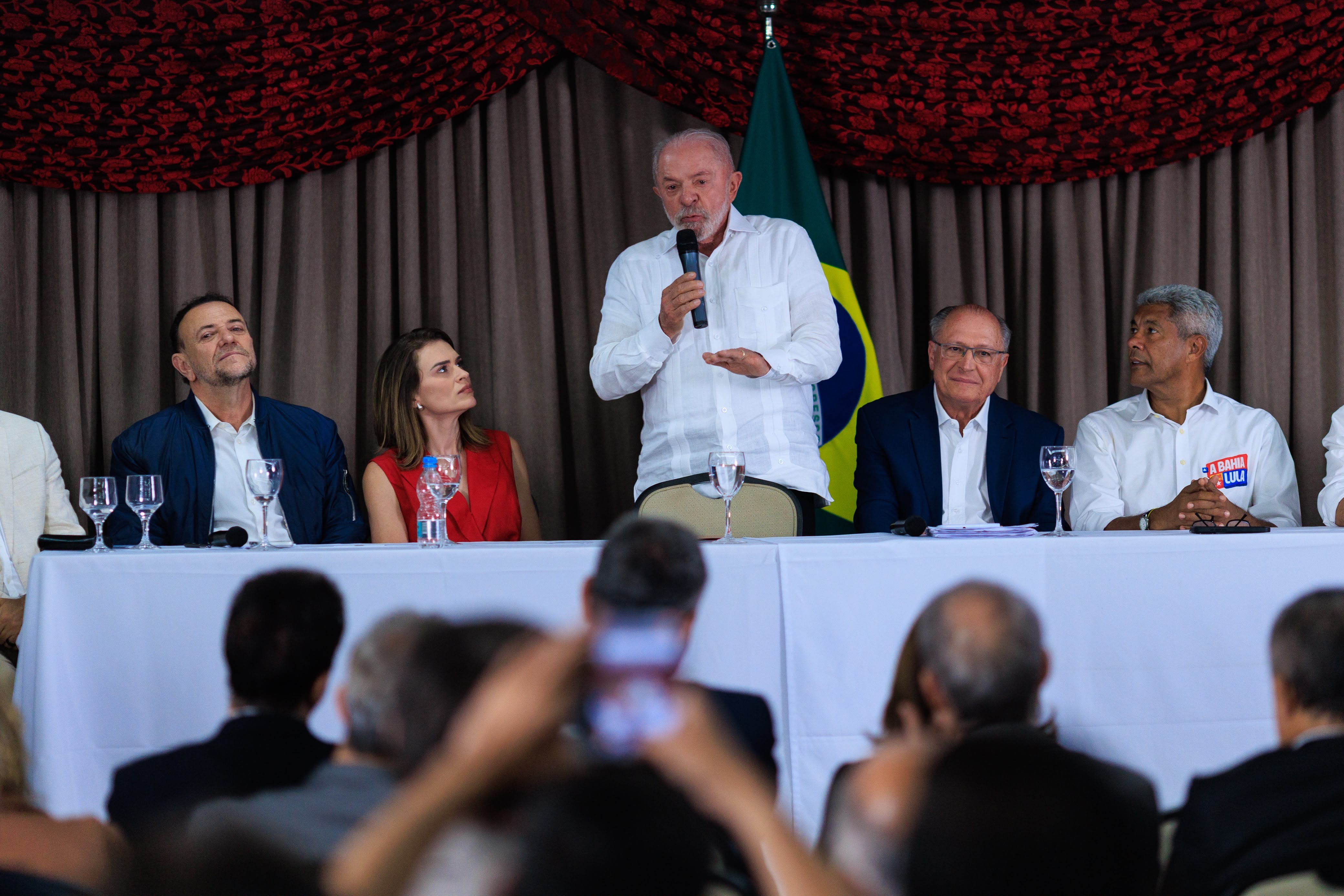 Lula diz que carrega nas costas 'promiscuidade que ficou estabelecida na Suprema Corte', após sair atrás no 1º turno