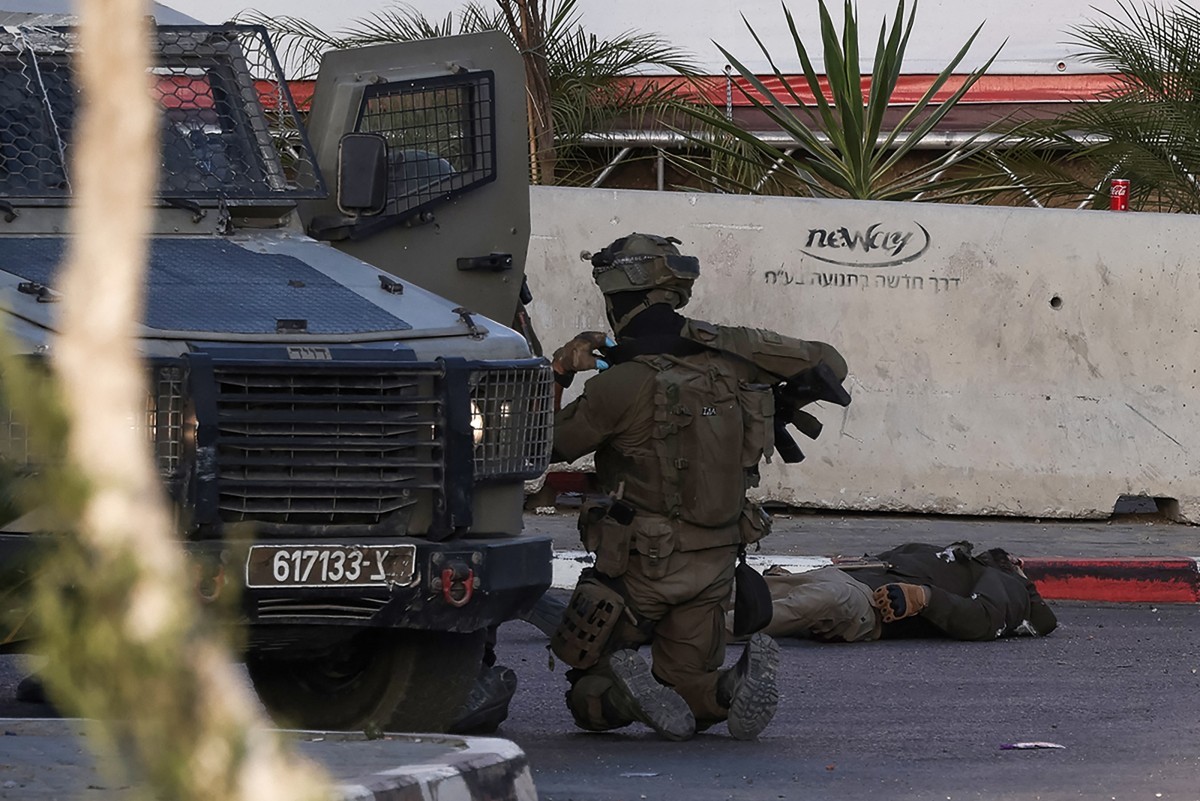 Premier de Israel ordena 'fechamento total' da Cisjordânia após ataque a tiros com cinco feridos; atiradores foram mortos