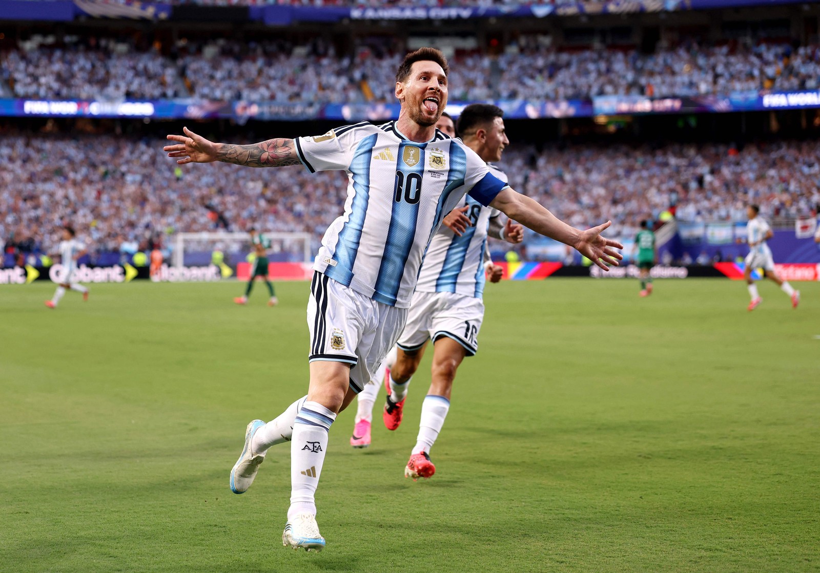 Lionel Messi na estreia da Copa comemora gol marcado. Seleção Argentina — Foto: Charlotte Wilson / GETTY IMAGES NORTH AMERICA / Getty Images via AFP