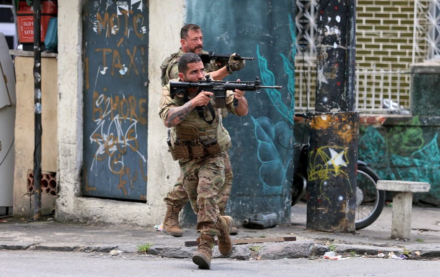 RI Rio de Janeiro (RJ) 28/10/2025 - Mega Opera&ccedil;&atilde;o Policial nos Complexos do Alem&atilde;o e Penha. Na foto movimenta&ccedil;&atilde;o policial na Vila Cruzeiro.