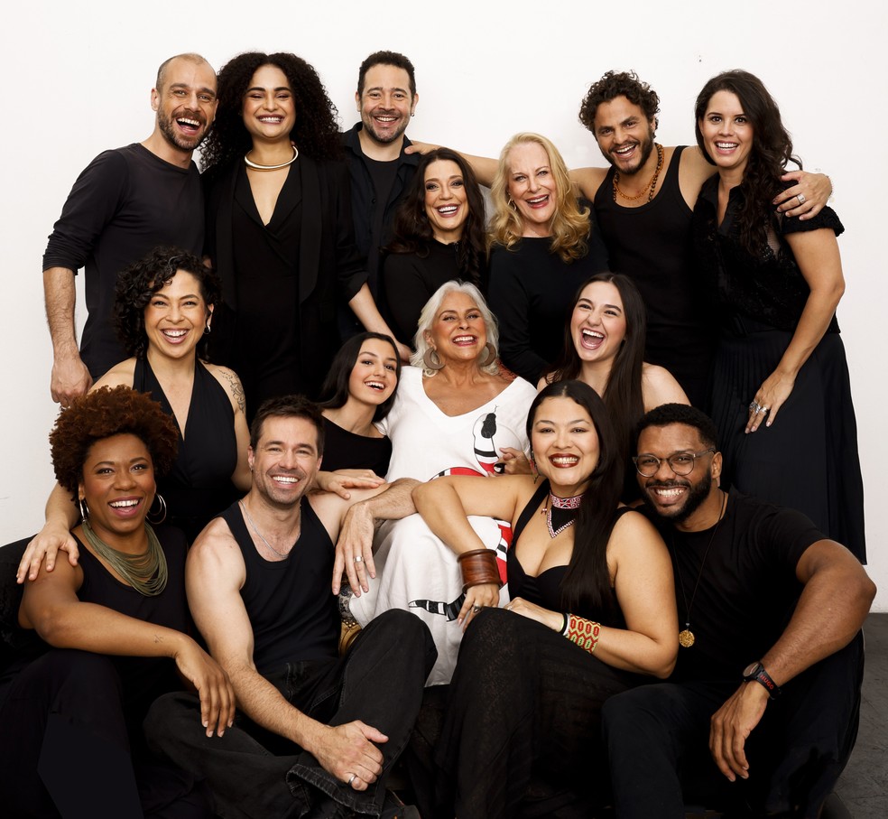 Crew of "Fava de Belem musical"which celebrates the 50th anniversary of the singer’s career – Photo: Disclosure / Leo Aversa